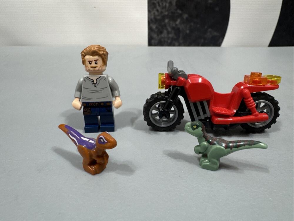 Lego Owen Grady Minifigure With His Motorcycle And 2 Raptors